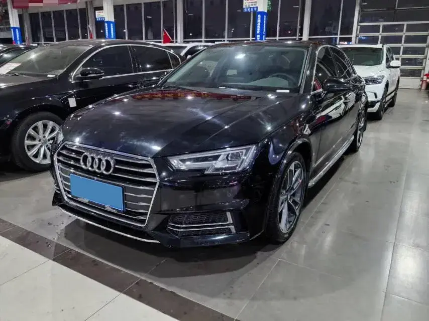 2019 AUDI A4L view 1