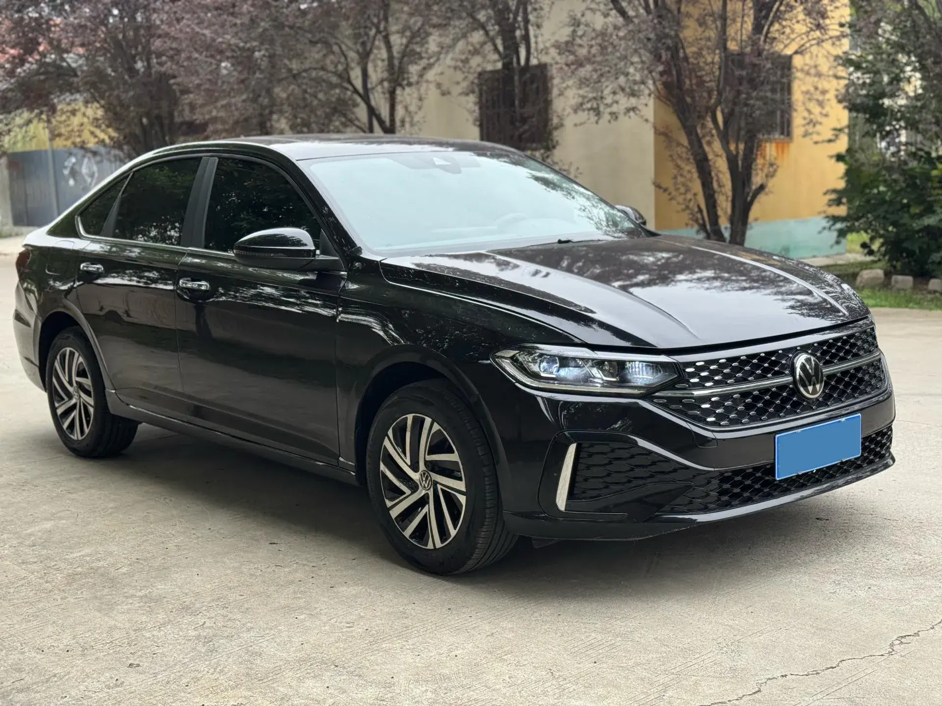 2024 VOLKSWAGEN LAVIDA thumbnail 2