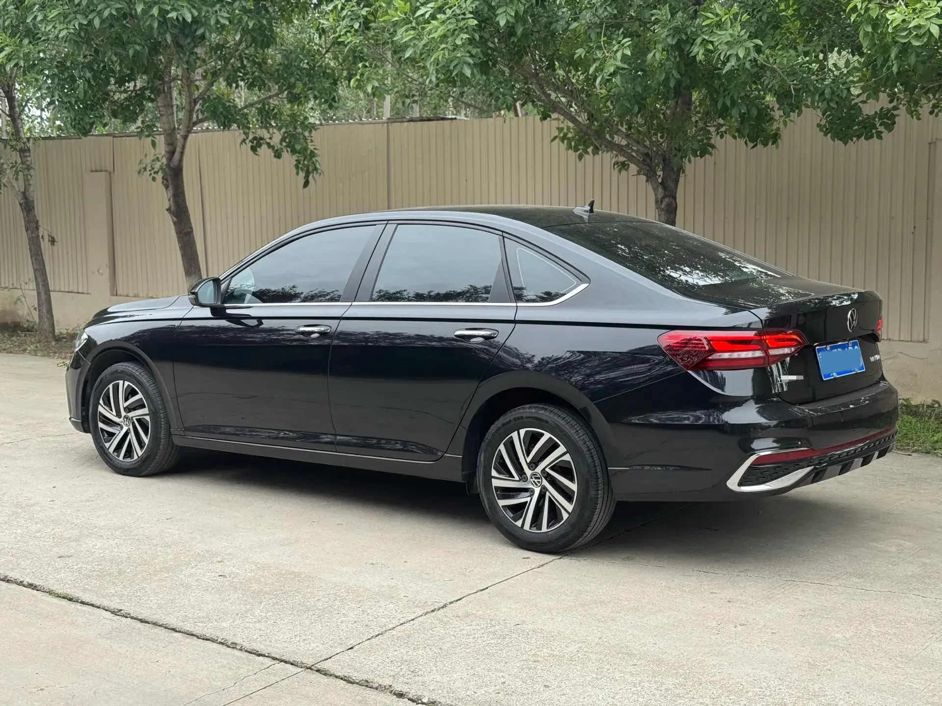 2024 VOLKSWAGEN LAVIDA thumbnail 3