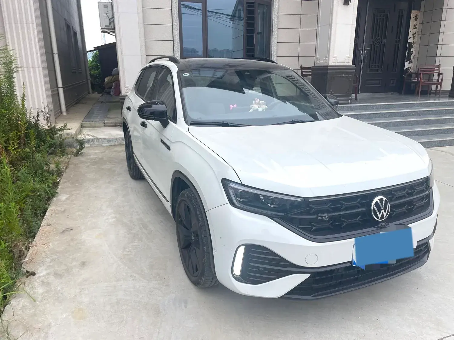 2023 VOLKSWAGEN TAYRON thumbnail 3