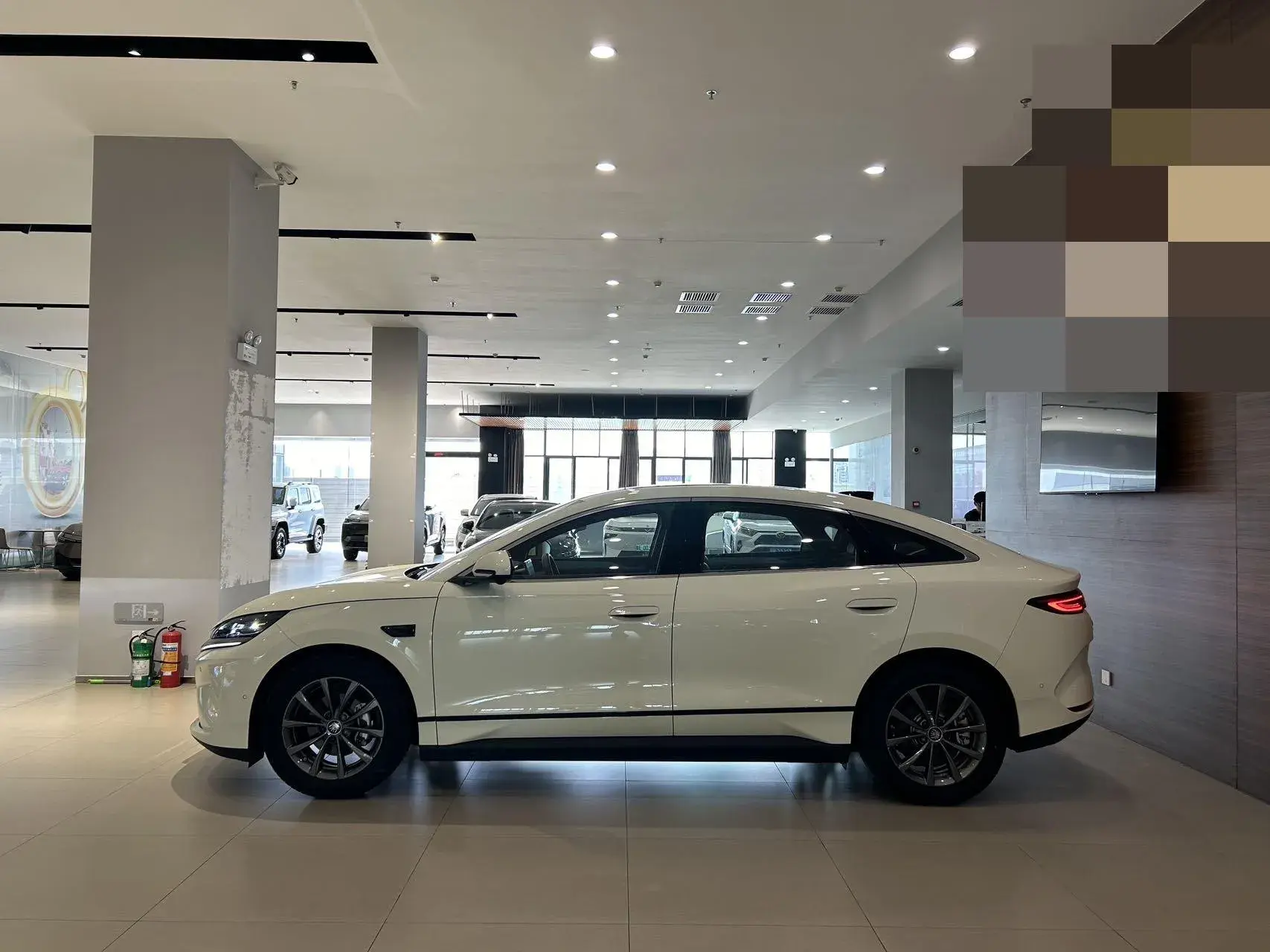 2025 BYD QINL thumbnail 3