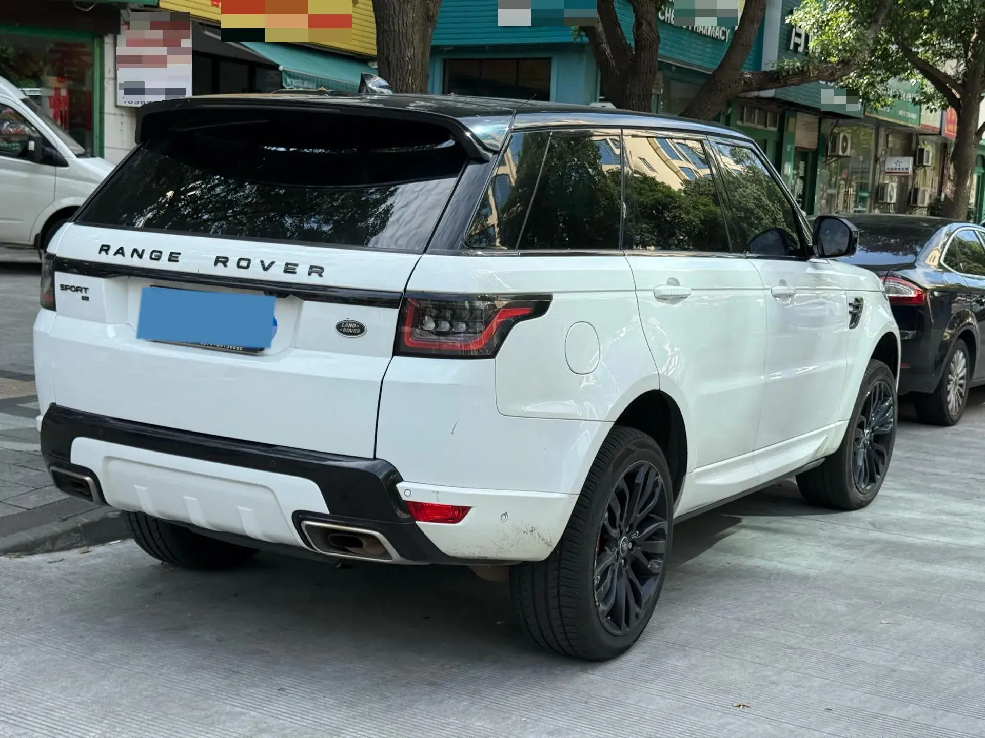 2021 LAND ROVER thumbnail 4