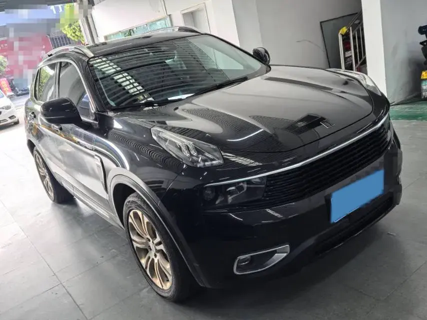 2018 LYNK&CO 01 thumbnail 2