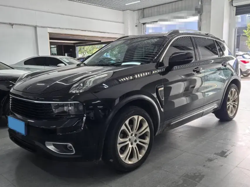 2018 LYNK&CO 01 view 1