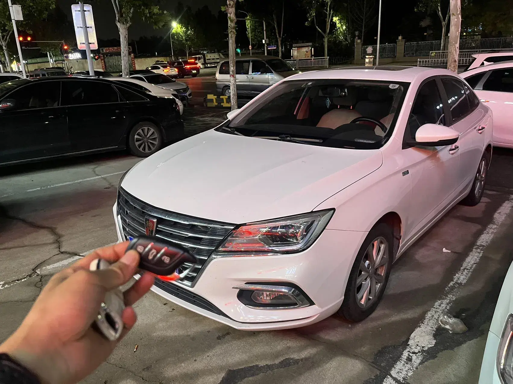 2019 ROEWE I5 view 1