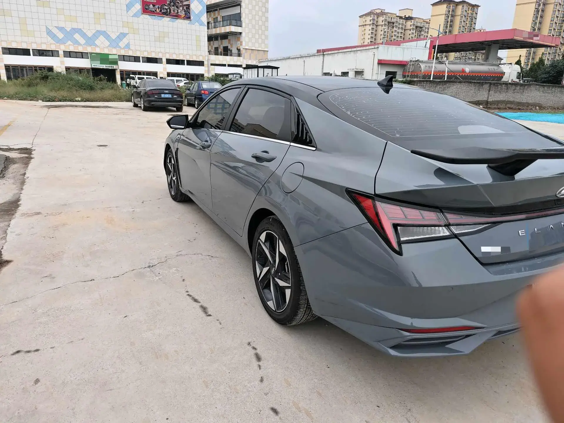 2021 HYUNDAI ELANTRA thumbnail 3