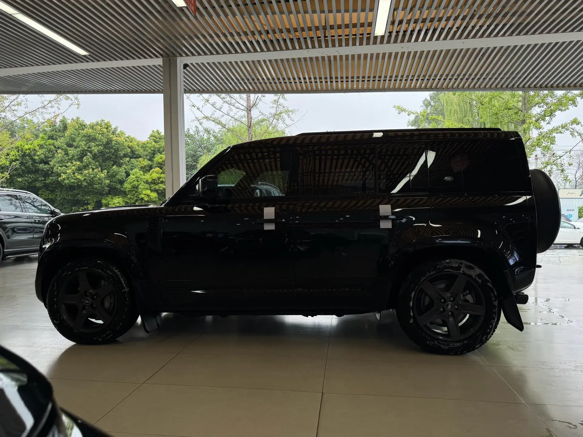 2024 LAND ROVER thumbnail 4