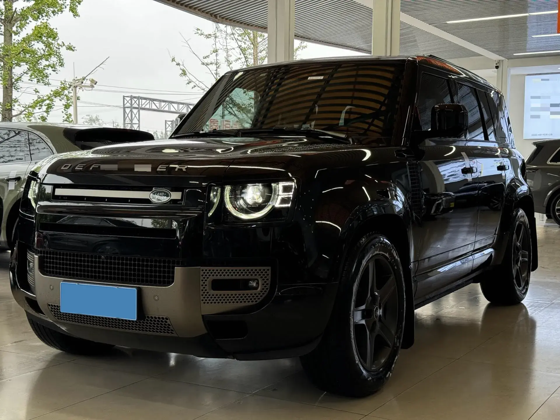 2024 LAND ROVER view 1