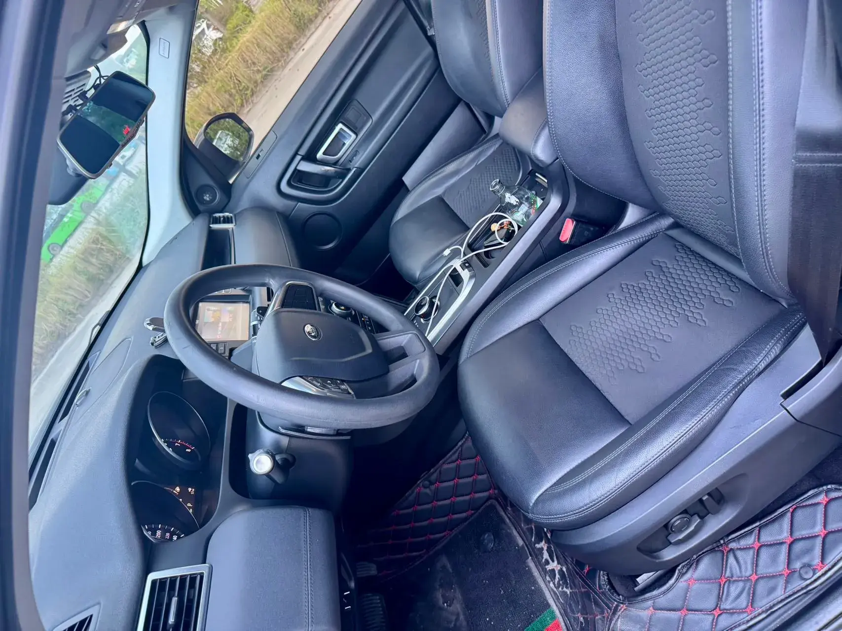 2018 LAND ROVER thumbnail 2