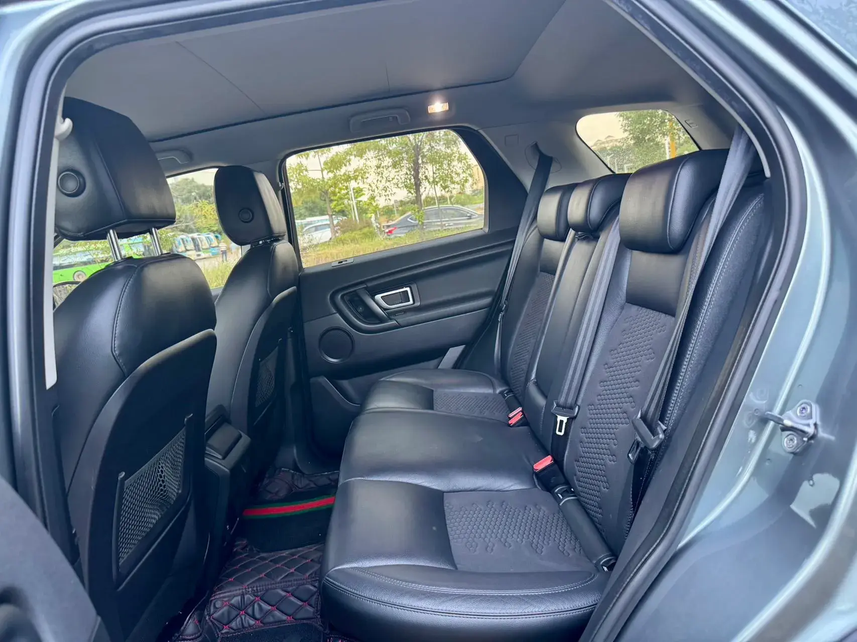 2018 LAND ROVER thumbnail 3