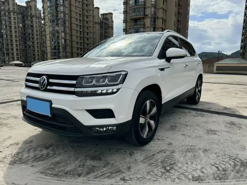 2022 VOLKSWAGEN THARU view 1