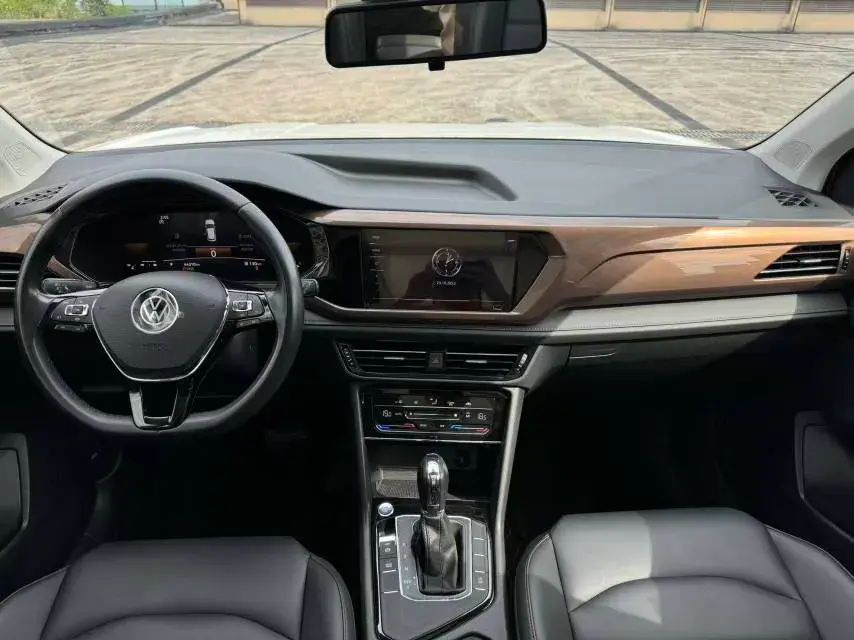 2022 VOLKSWAGEN THARU thumbnail 4