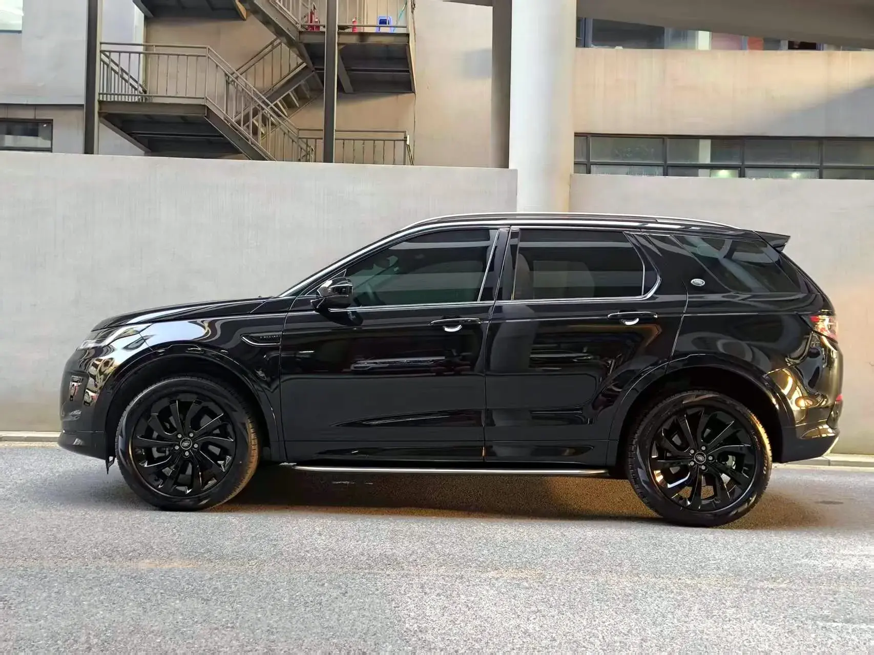 2022 LAND ROVER thumbnail 3