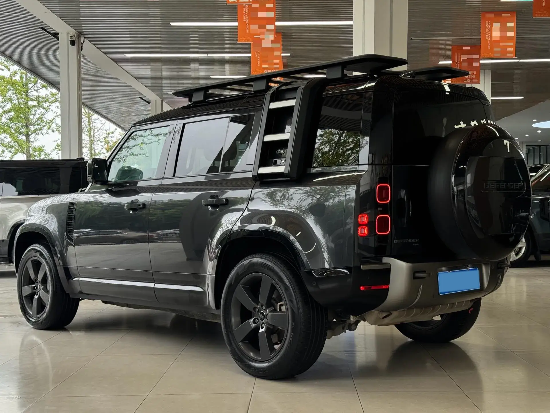 2023 LAND ROVER thumbnail 4