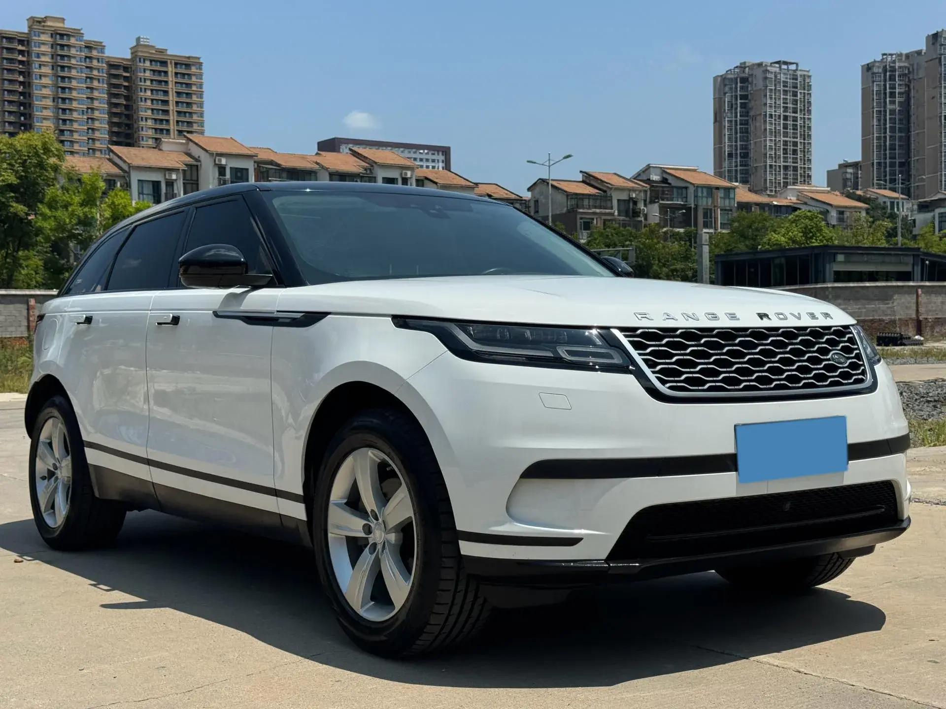 2018 LAND ROVER thumbnail 3