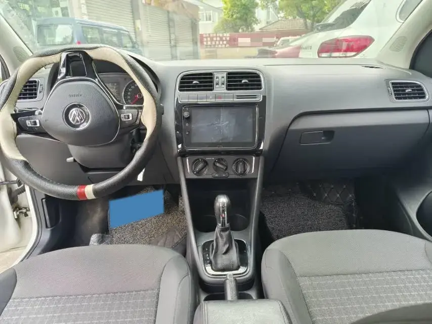 2016 VOLKSWAGEN POLO thumbnail 3