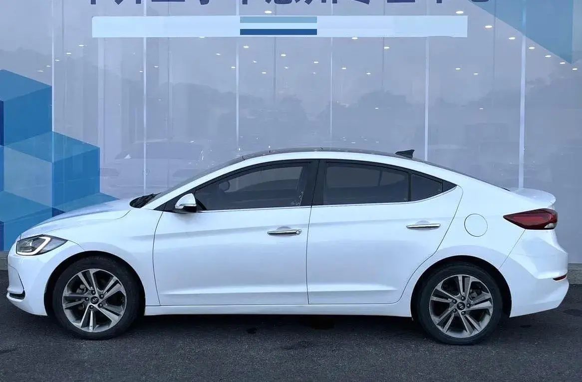 2016 HYUNDAI ELANTRA thumbnail 3