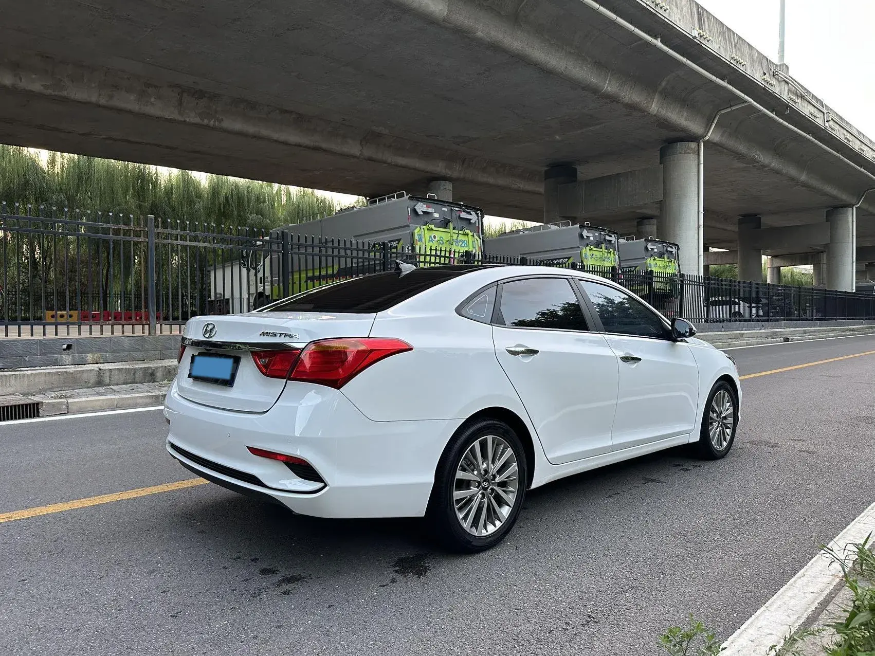 2017 HYUNDAI MISTRA thumbnail 4