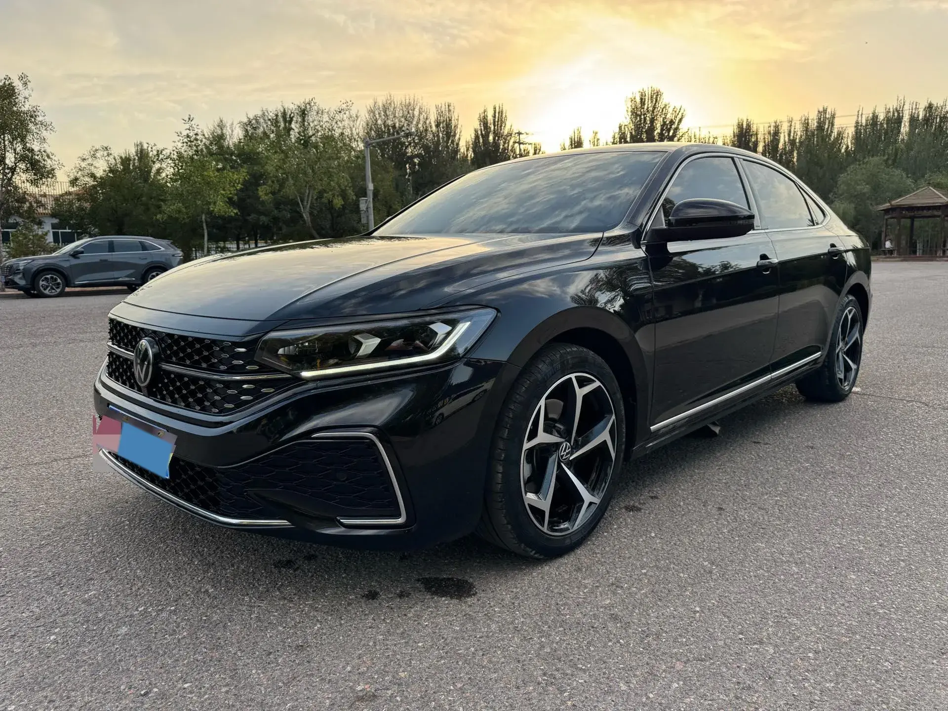 2023 VOLKSWAGEN PASSAT view 1