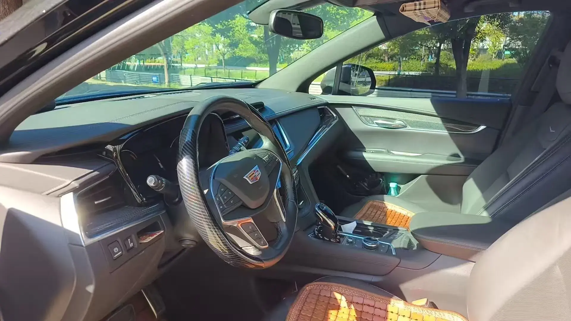 2022 CADILLAC XT5 thumbnail 2