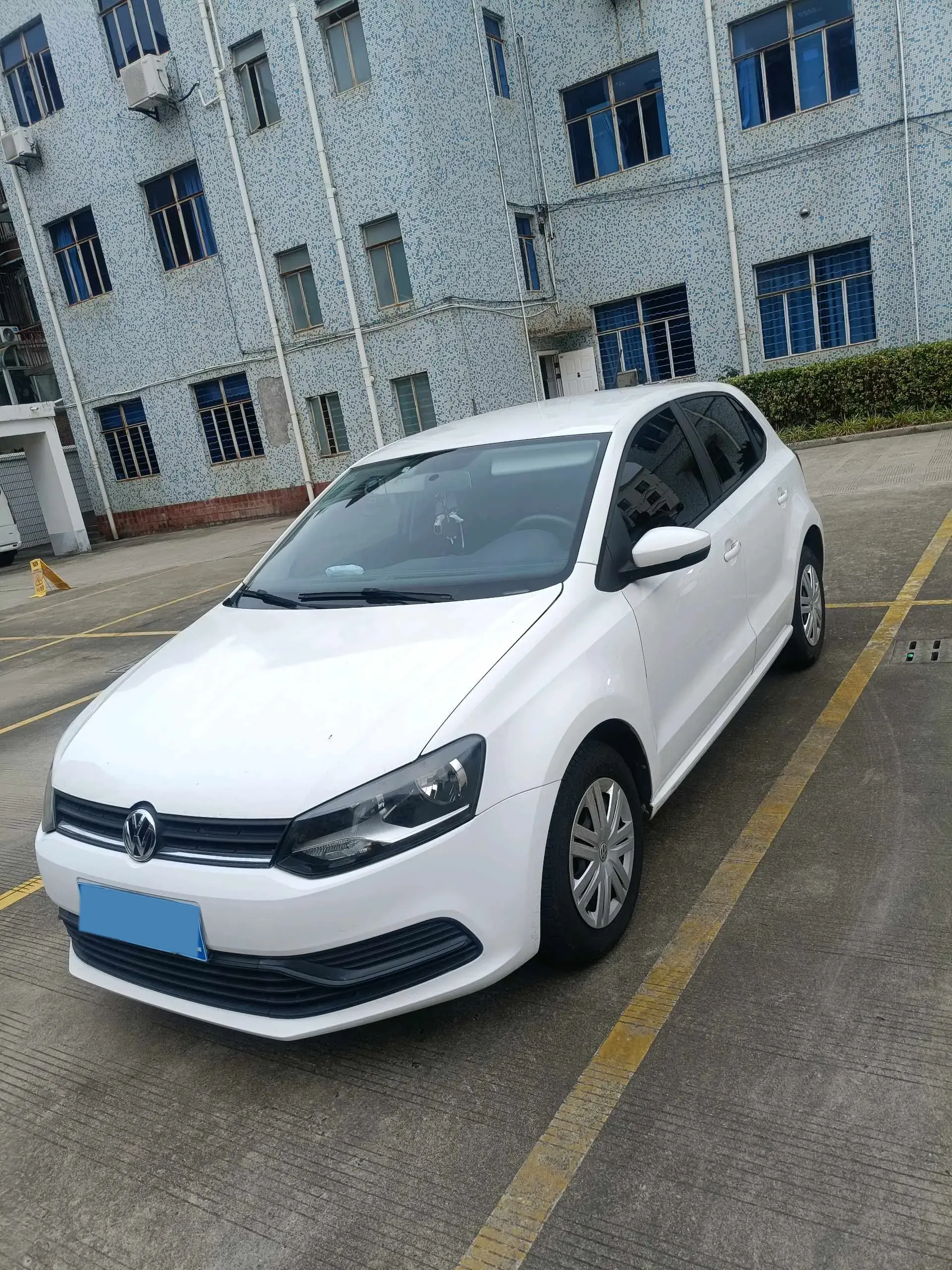 2016 VOLKSWAGEN POLO view 1