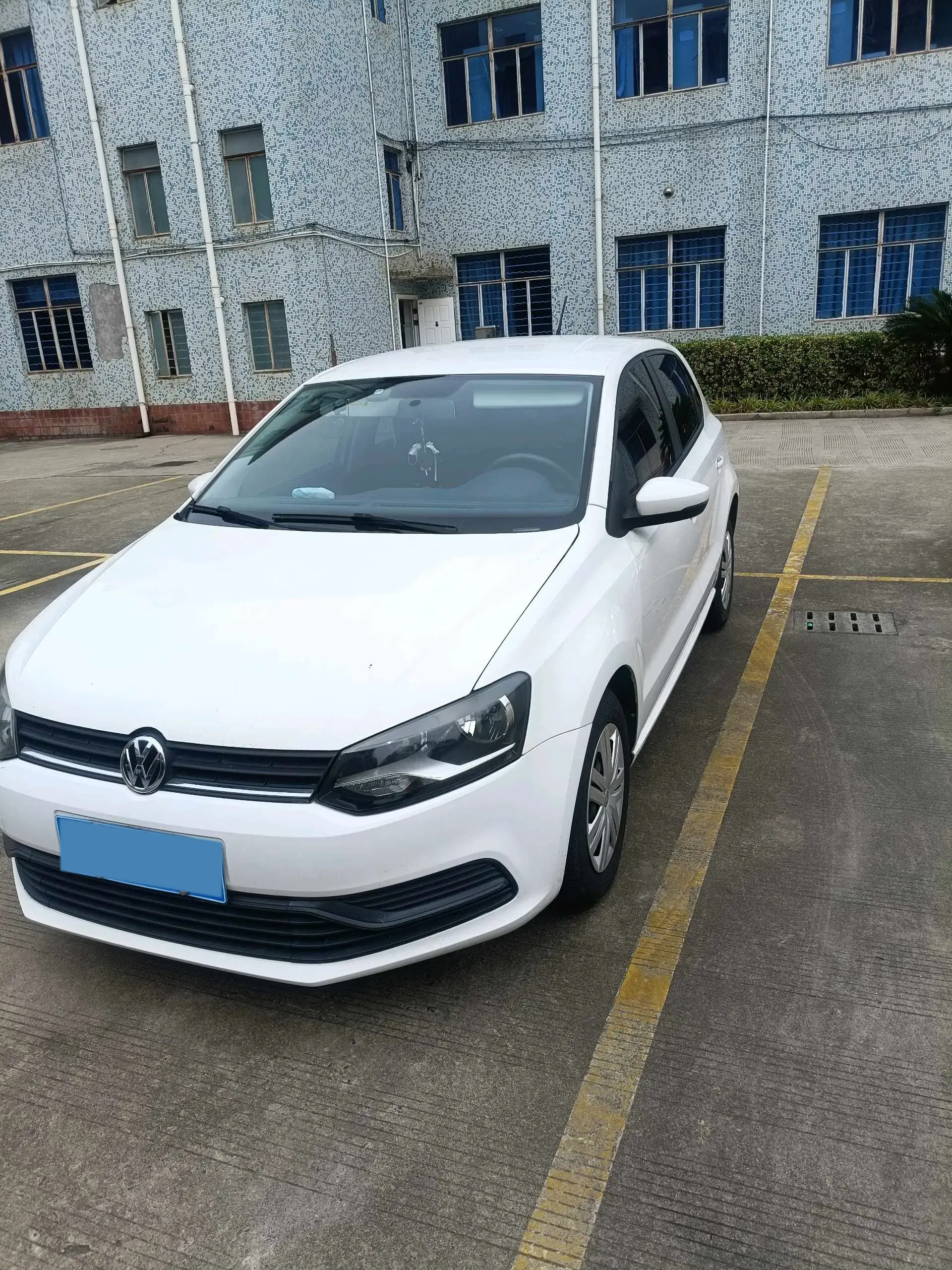 2016 VOLKSWAGEN POLO thumbnail 2