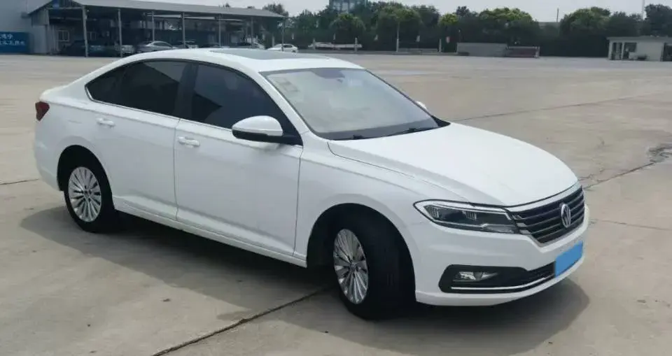 2018 VOLKSWAGEN LAVIDA thumbnail 4