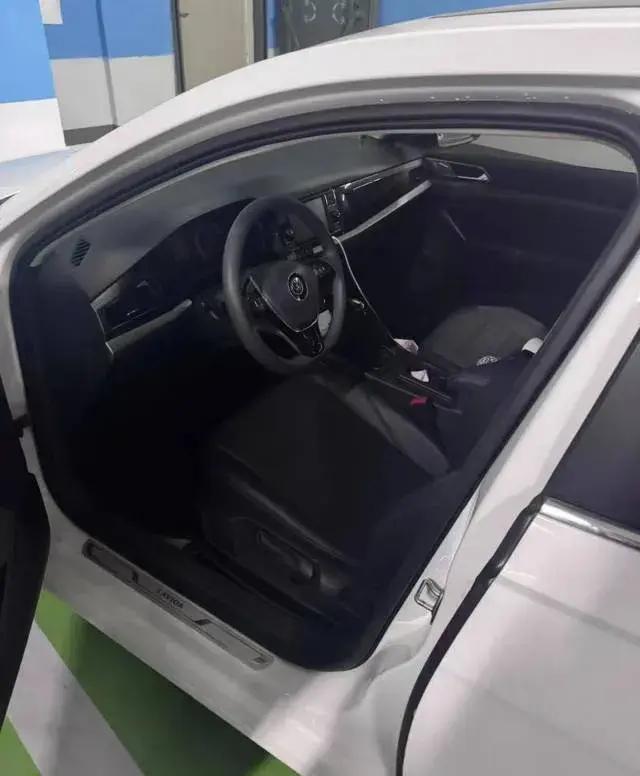 2018 VOLKSWAGEN LAVIDA thumbnail 2