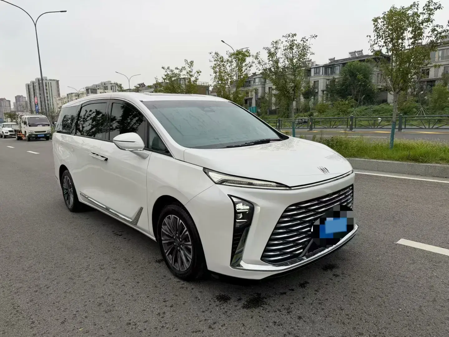 2025 BUICK GL8 thumbnail 3