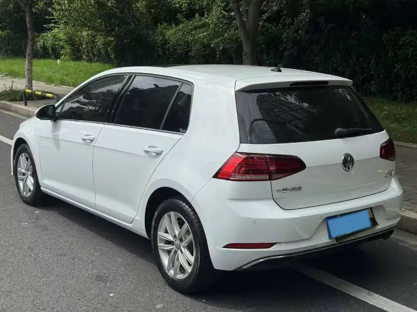 2019 VOLKSWAGEN GOLF thumbnail 4