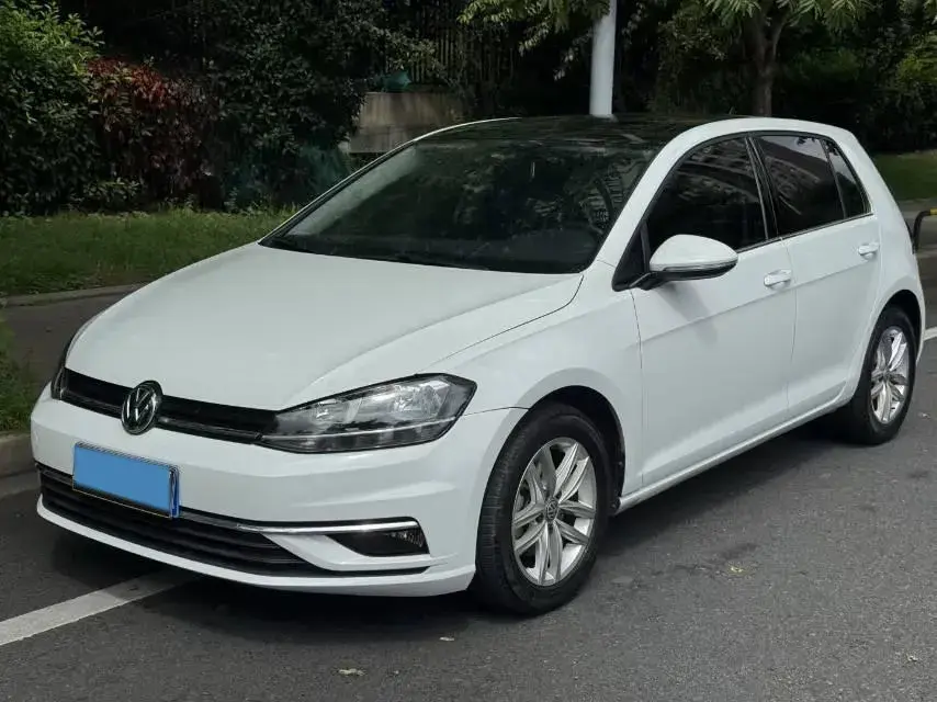 2019 VOLKSWAGEN GOLF view 1