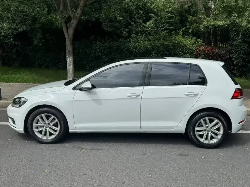 2019 VOLKSWAGEN GOLF thumbnail 3