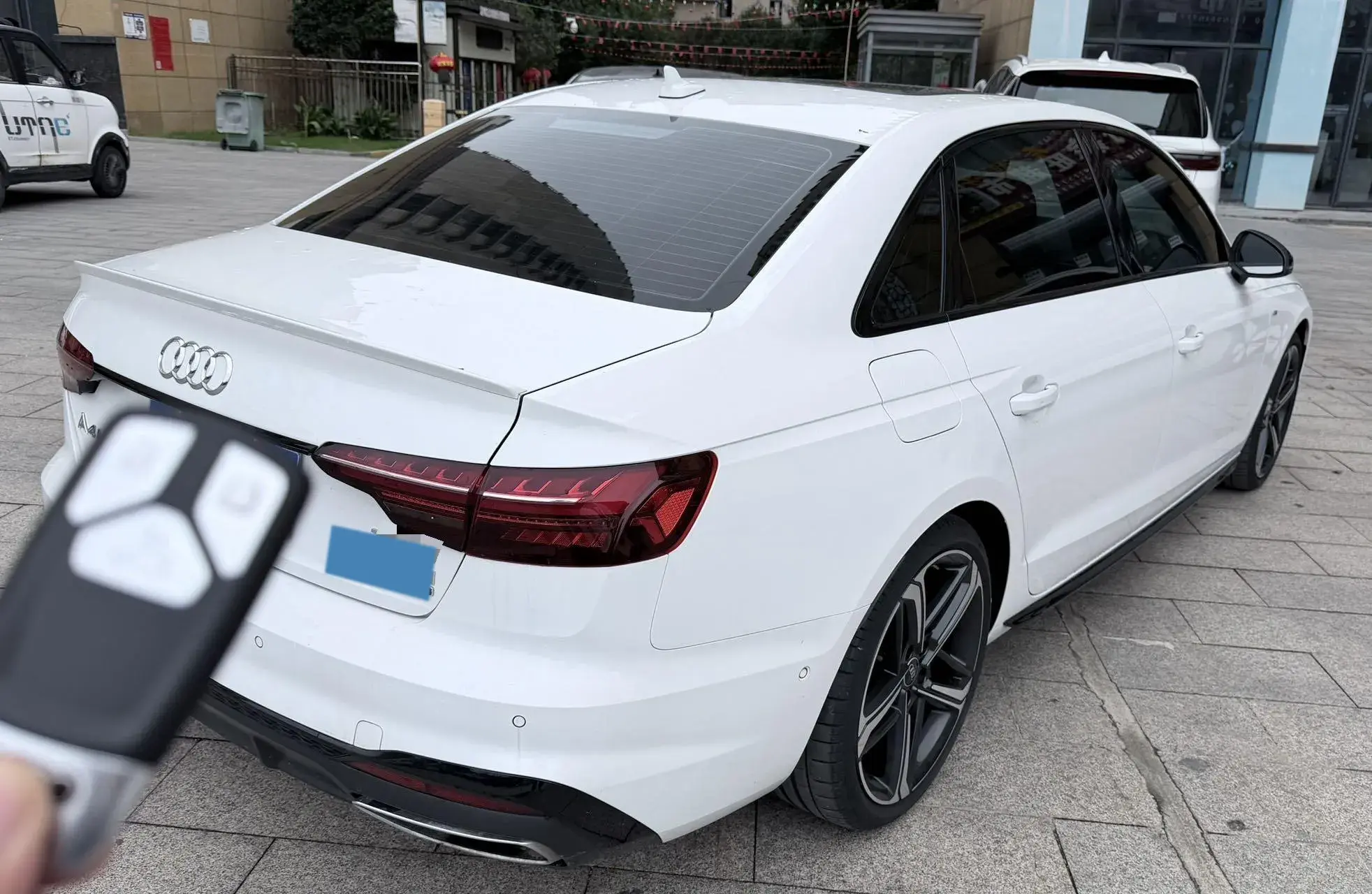 2022 AUDI A4L thumbnail 3
