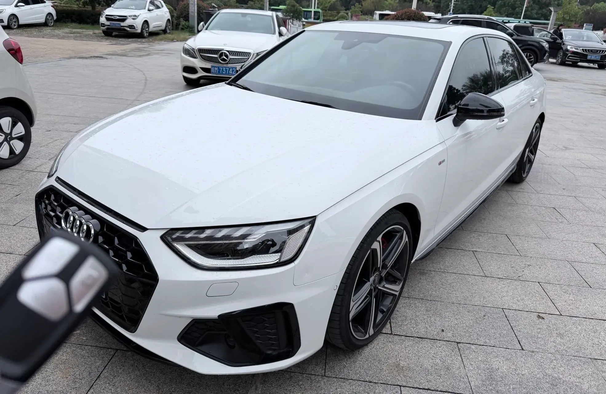 2022 AUDI A4L view 1