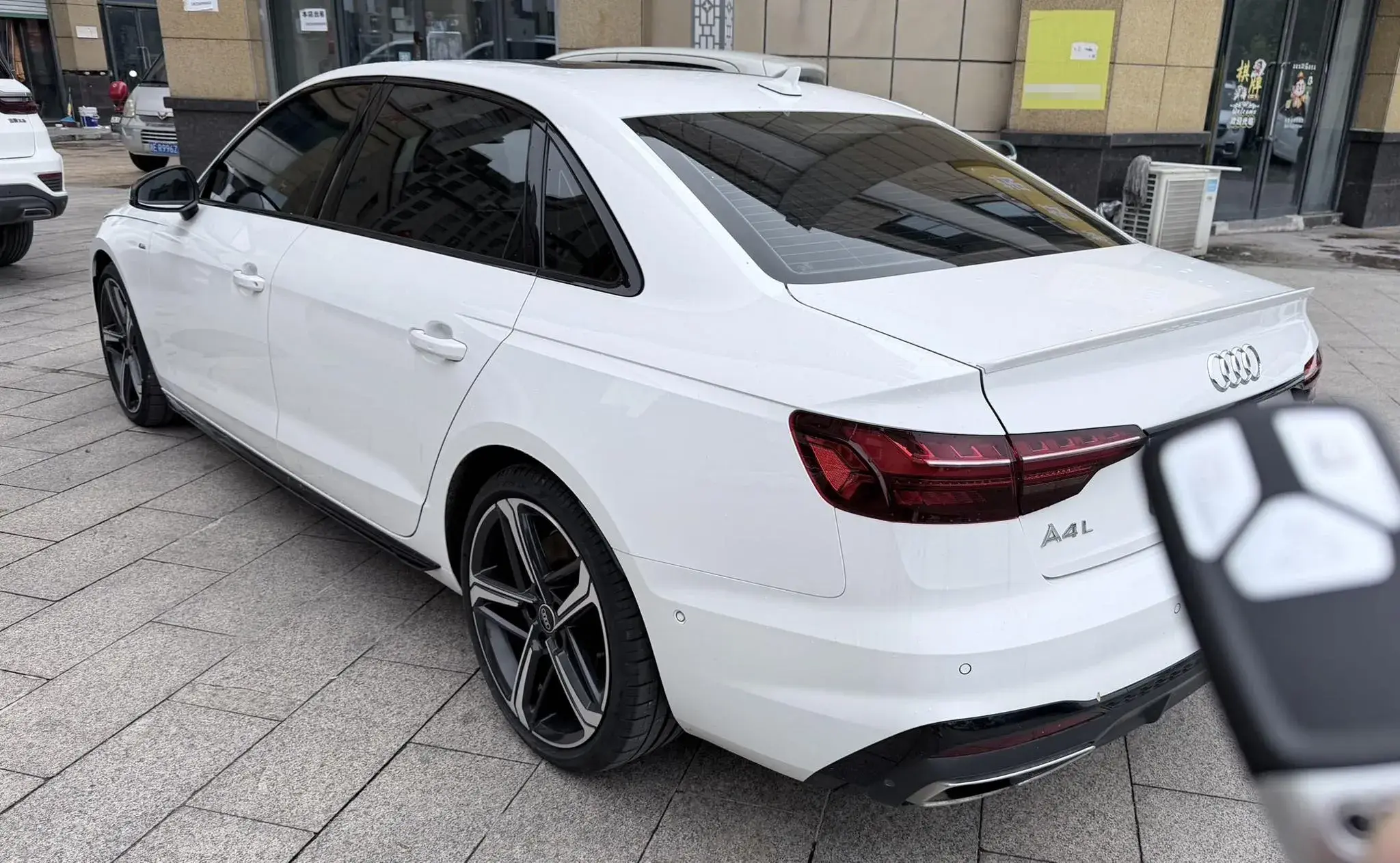 2022 AUDI A4L thumbnail 4