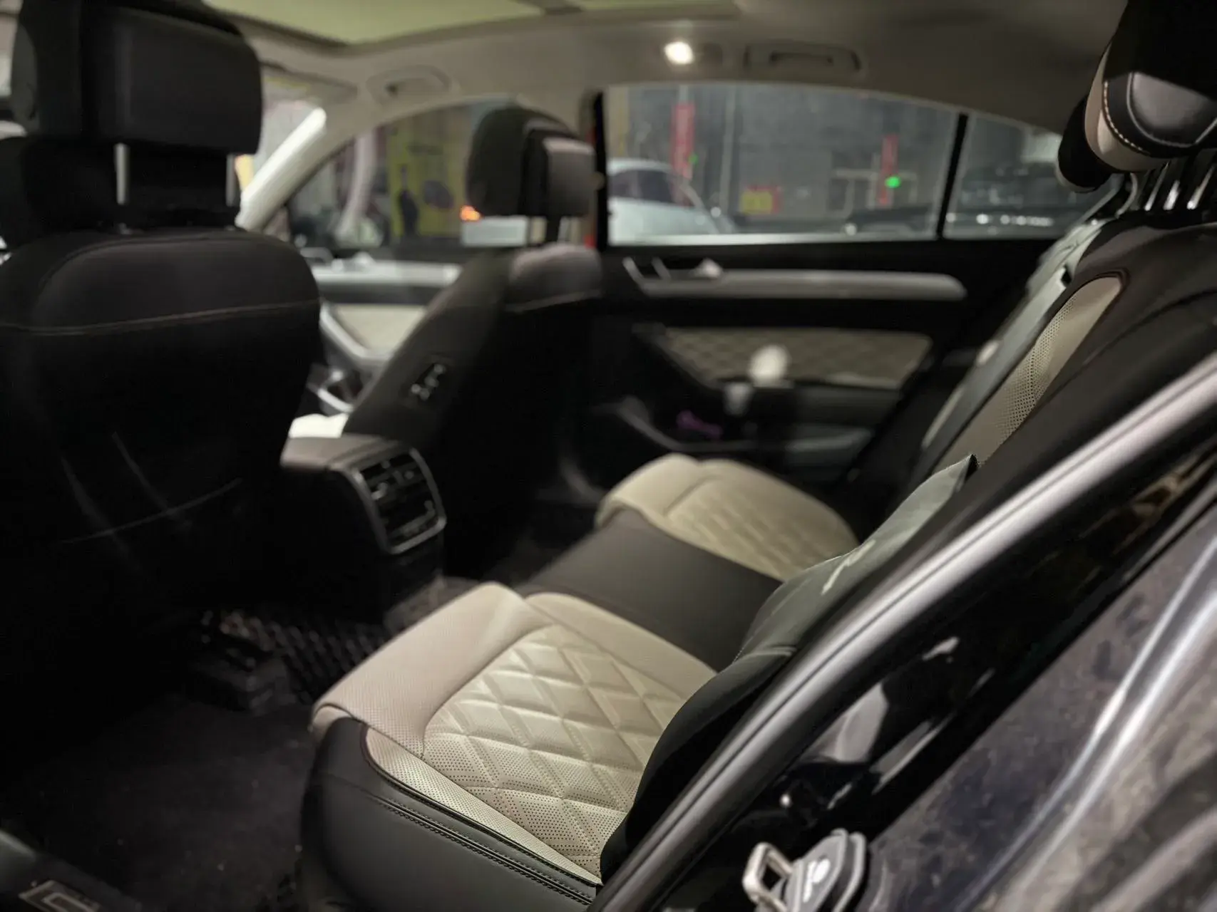 2023 VOLKSWAGEN MAGOTAN thumbnail 3