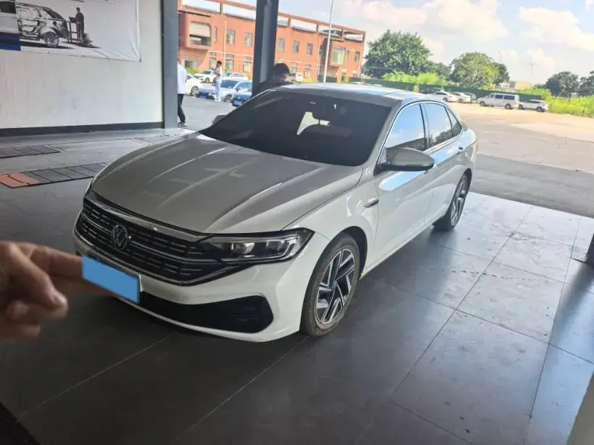 2025 VOLKSWAGEN SAGITAR view 1