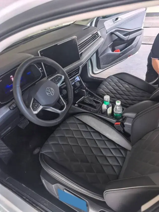 2025 VOLKSWAGEN SAGITAR thumbnail 3