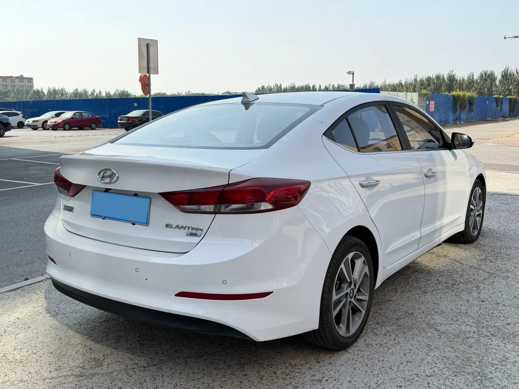 2016 HYUNDAI ELANTRA thumbnail 4