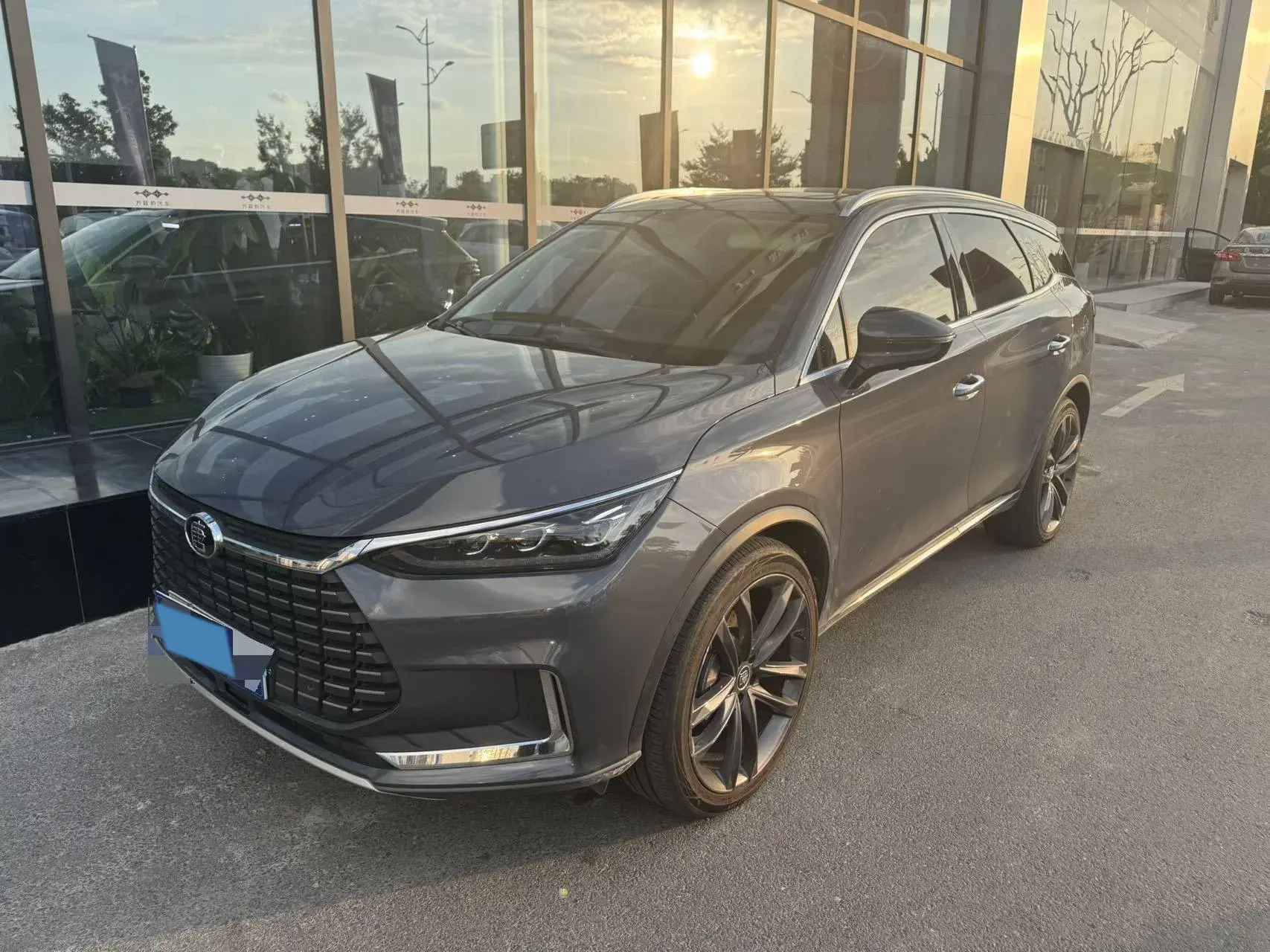 2019 BYD TANG view 1