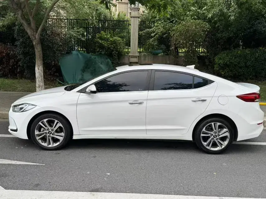2016 HYUNDAI ELANTRA thumbnail 3