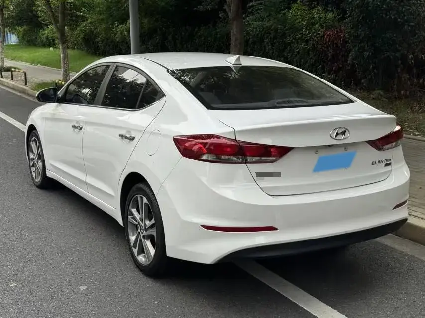 2016 HYUNDAI ELANTRA thumbnail 4