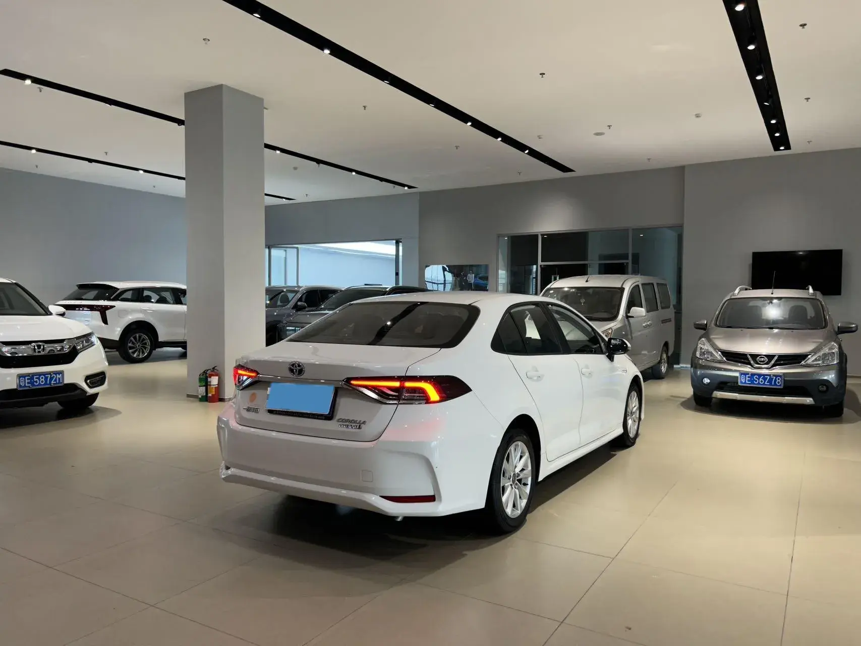 2023 TOYOTA COROLLA thumbnail 4