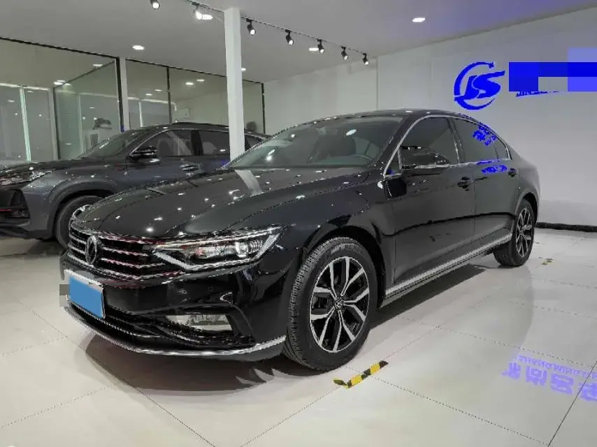 2020 VOLKSWAGEN MAGOTAN view 1