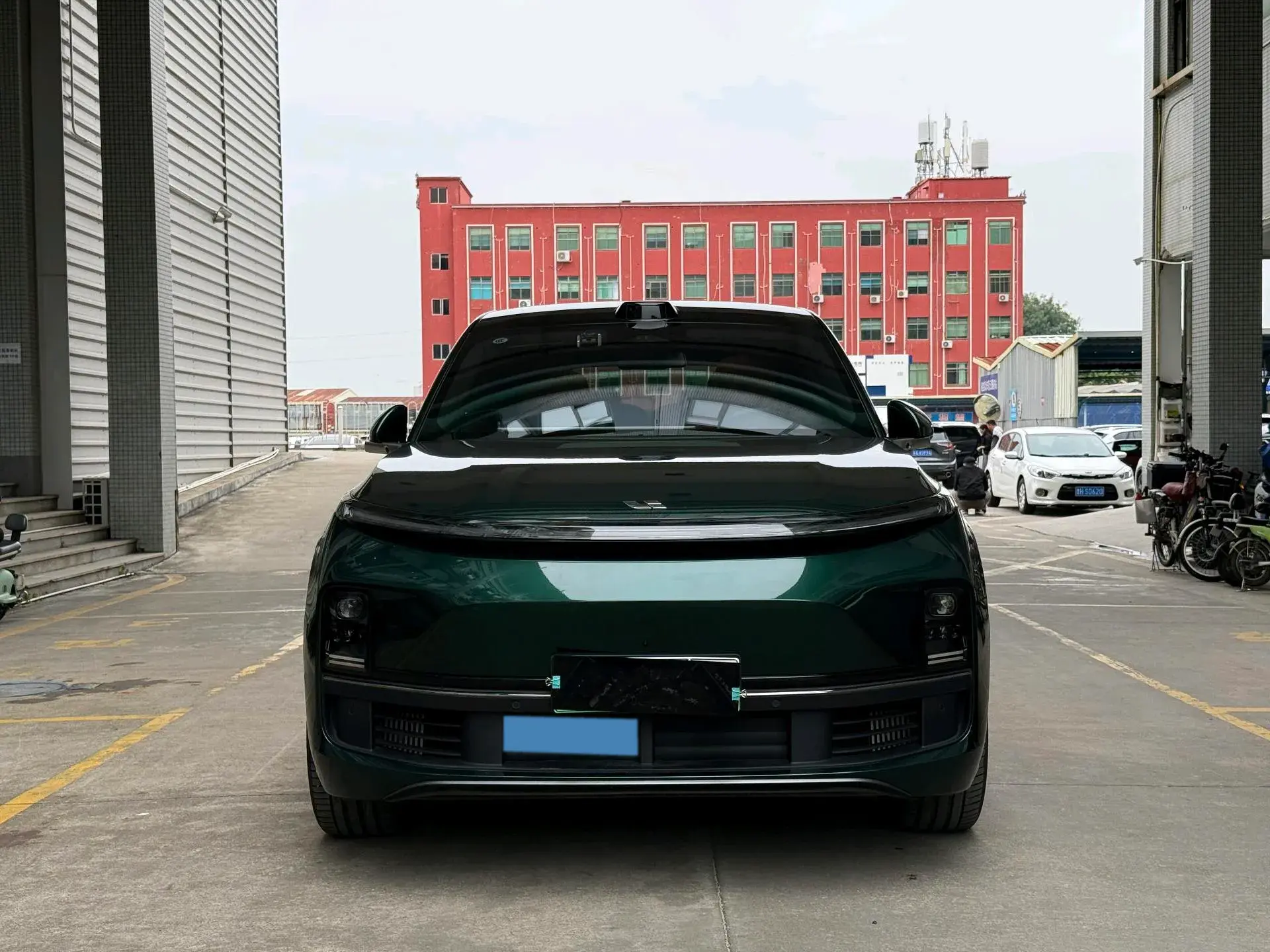 2024 LI L9 thumbnail 2