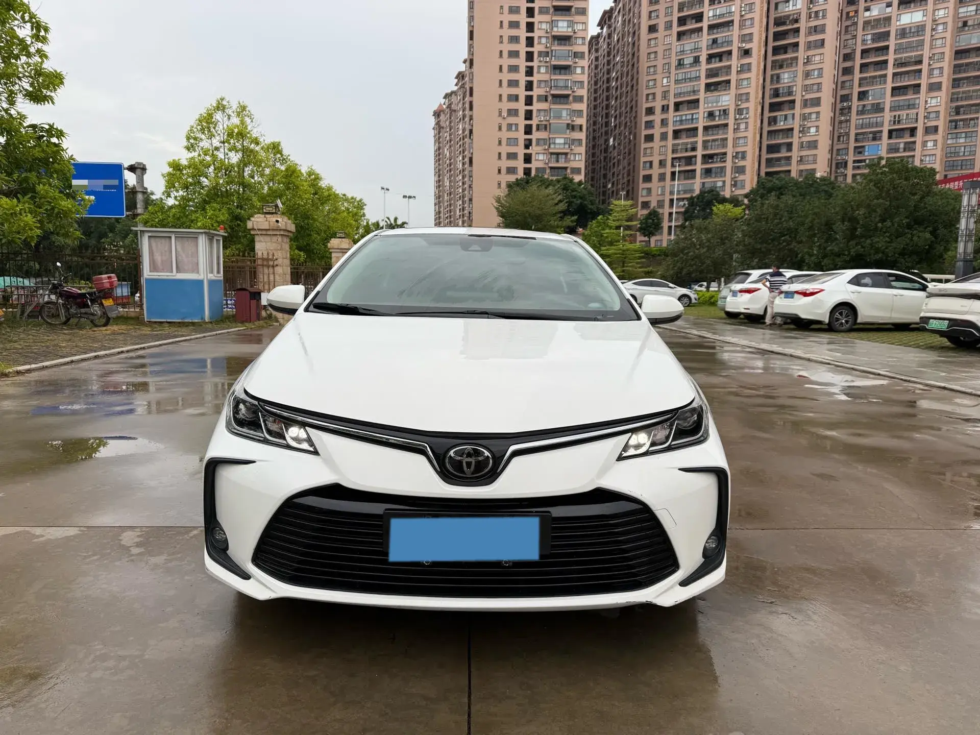 2019 TOYOTA COROLLA thumbnail 2