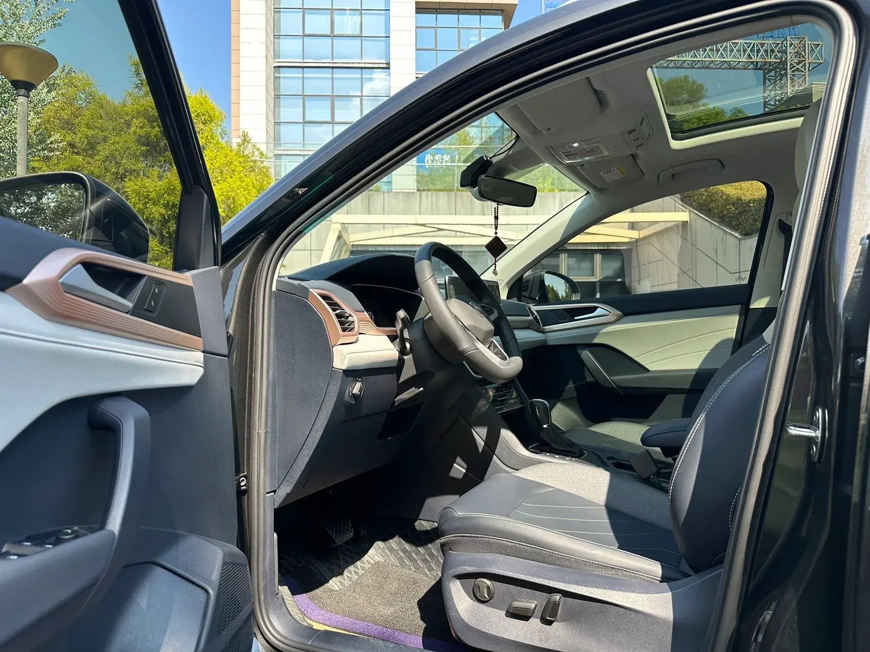 2024 VOLKSWAGEN THARU thumbnail 4