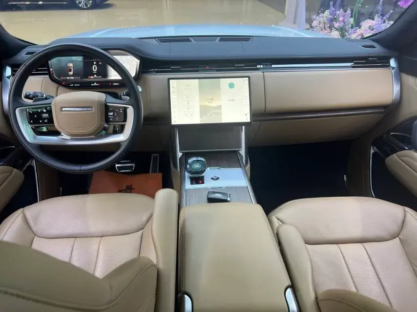 2025 LAND ROVER thumbnail 3