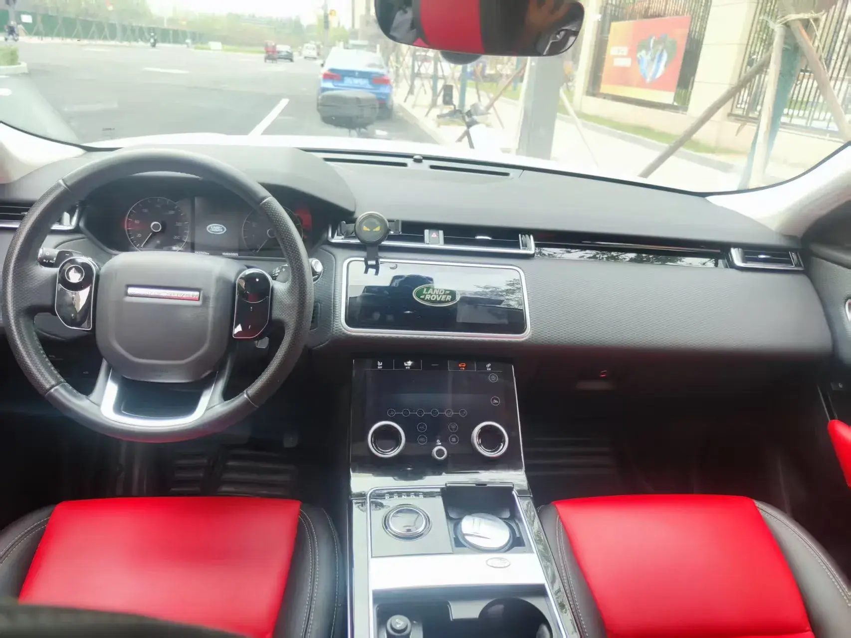 2020 LAND ROVER thumbnail 4