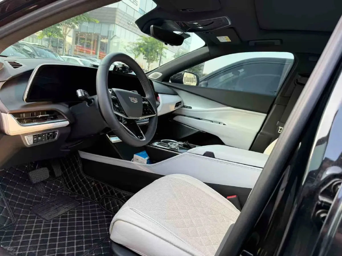 2023 Cadillac GT4 1.5T 211HP L4 9AT,autocango,china used car exporter,china ev exporter,chinese used car exporter,chinese used ev exporter